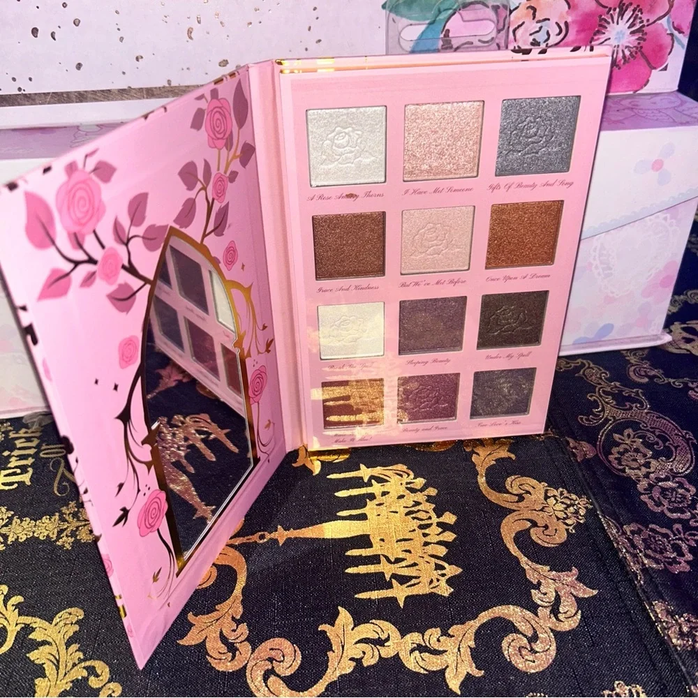 DISNEY Princess Sleeping Beauty AURORA - 12 Color Eyeshadow Palette With Mirror.